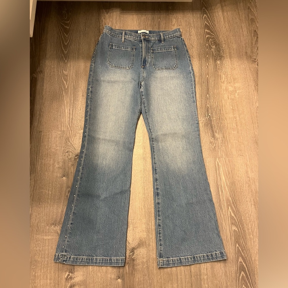 Women's LOFT‎ Side Studded Patch Pocket The Relaxed Flare Jeans- Size 27/4- Used